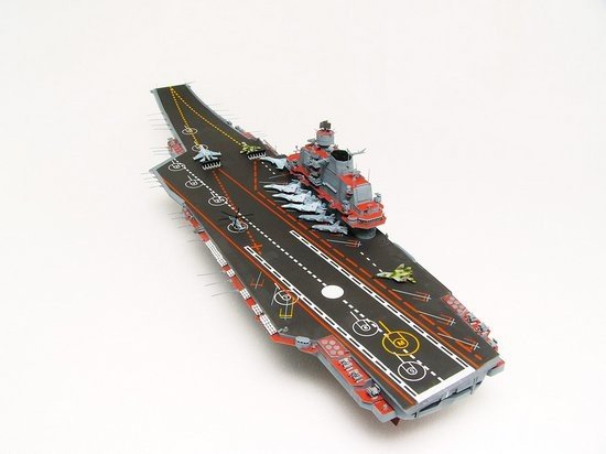 Trumpeter 05606 USSR Admiral Kuznetsov aircraft carrier 1/350 – Bild 5