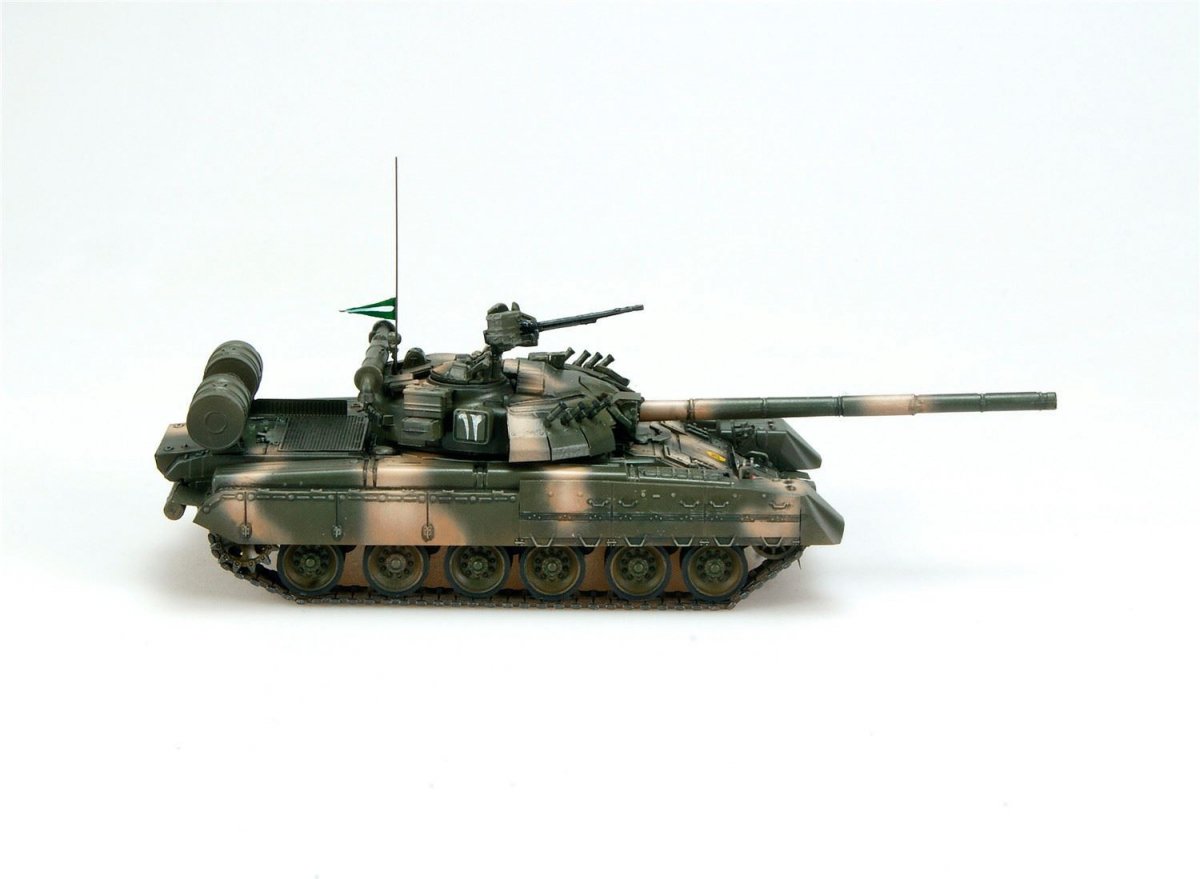 Modelcollect UA72028 T-80UD Main Battle Tank 1/72 – zdjęcie 4