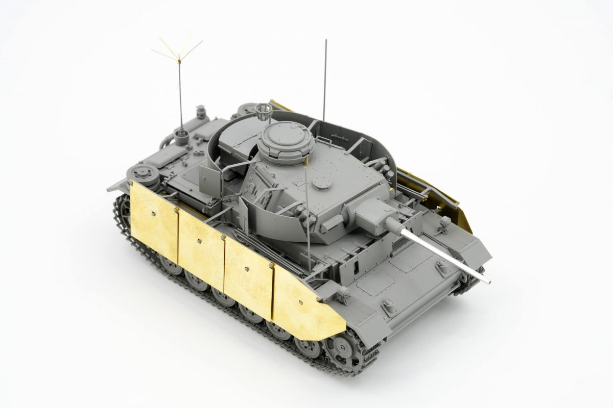 Border Model BT-048 Pz.Bef.Wg.III Ausf.K 2in1 w/Schürzen 1/35 – Bild 8