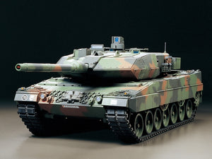 Tamiya 56020 Maquette radiocommandée du char de combat principal Leopard 2 A6, kit complet 1/16