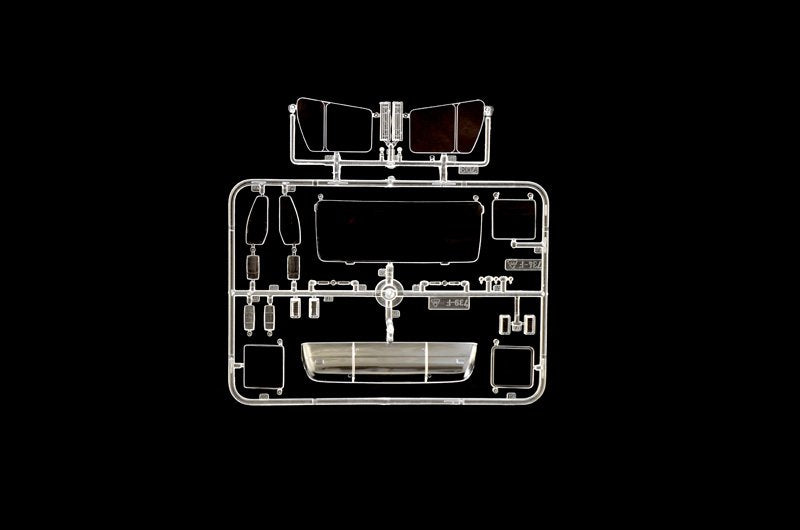 Italeri 3956 Mercedes Benz SK 1844 LS V8 1/24 – image 6