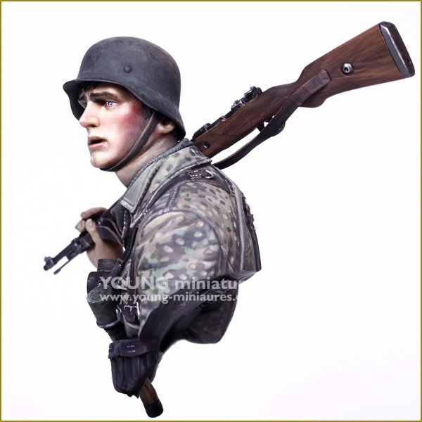 Young Miniatures YM1895 Young German Soldier WWII 1/10 – Bild 2