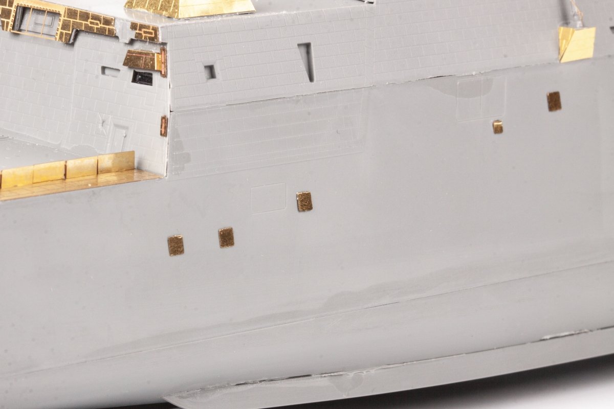 Maquettes Eduard 53288 USS DDG-1000 Zumwalt SNOWMAN, TAKOM 1/350 – image 13