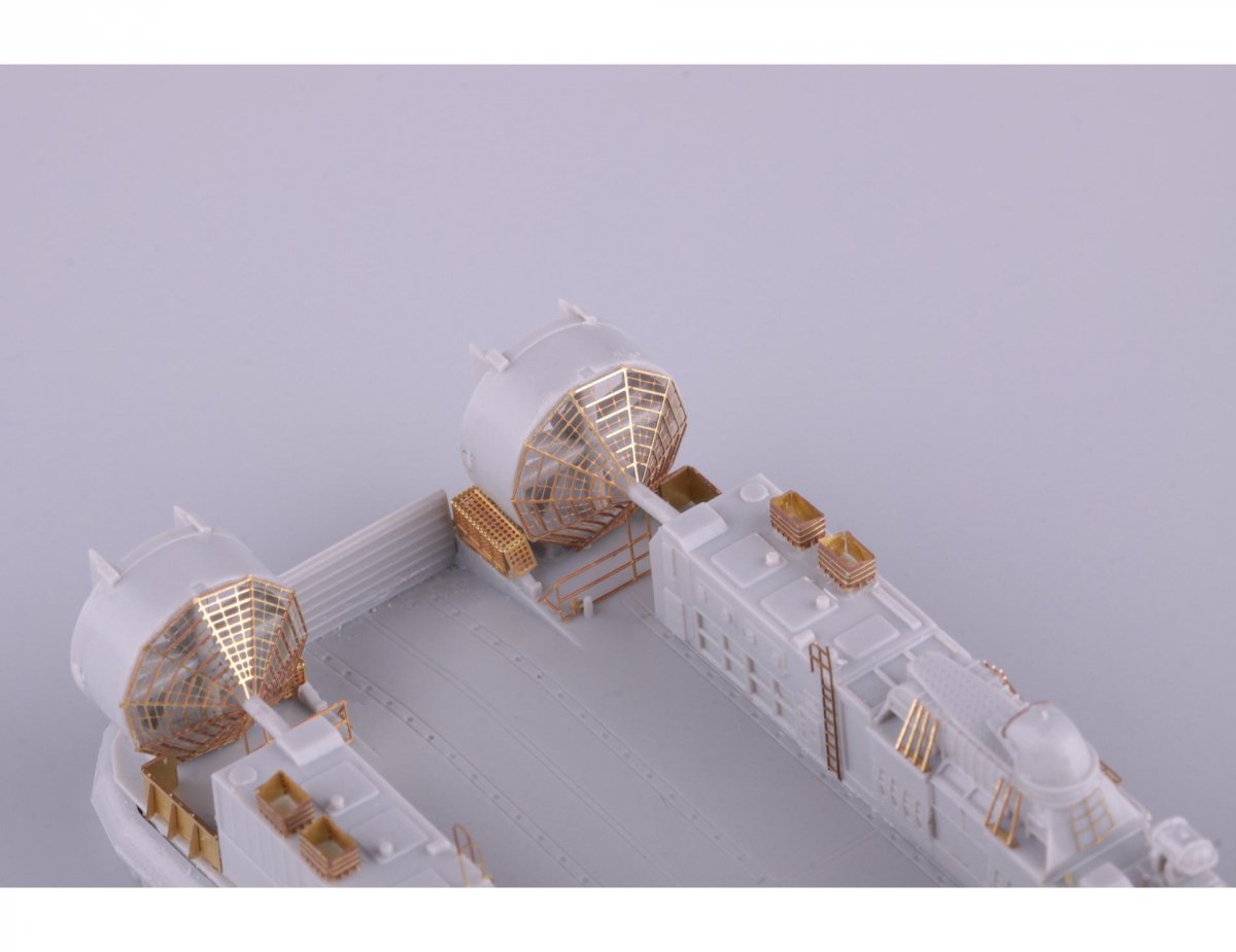 Eduard BIG5348 USS Iwo Jima LHD-7 pt.2 TRUMPETER 1/350 – Bild 6