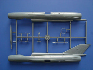 Kozavody Prostejov KPM0108 MiG-21UM « Mongol B » (1/72)  – image 5
