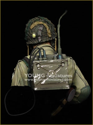 Young Miniatures YM1885 US Airborne Radio Operator CARENTAN 1944 1/10 – immagine 4