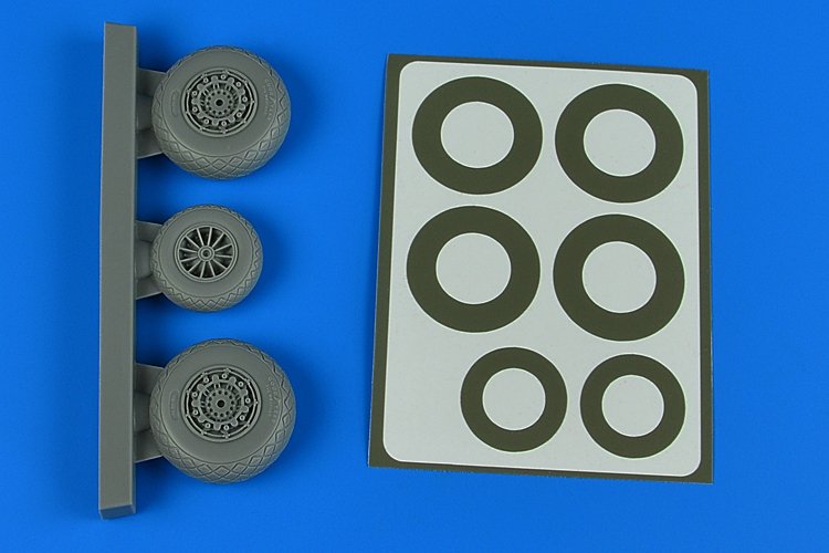 Aires 4871 B-26K Invader wheels &amp;amp; paint masks - early - Diamond Pattern 1/48 ICM