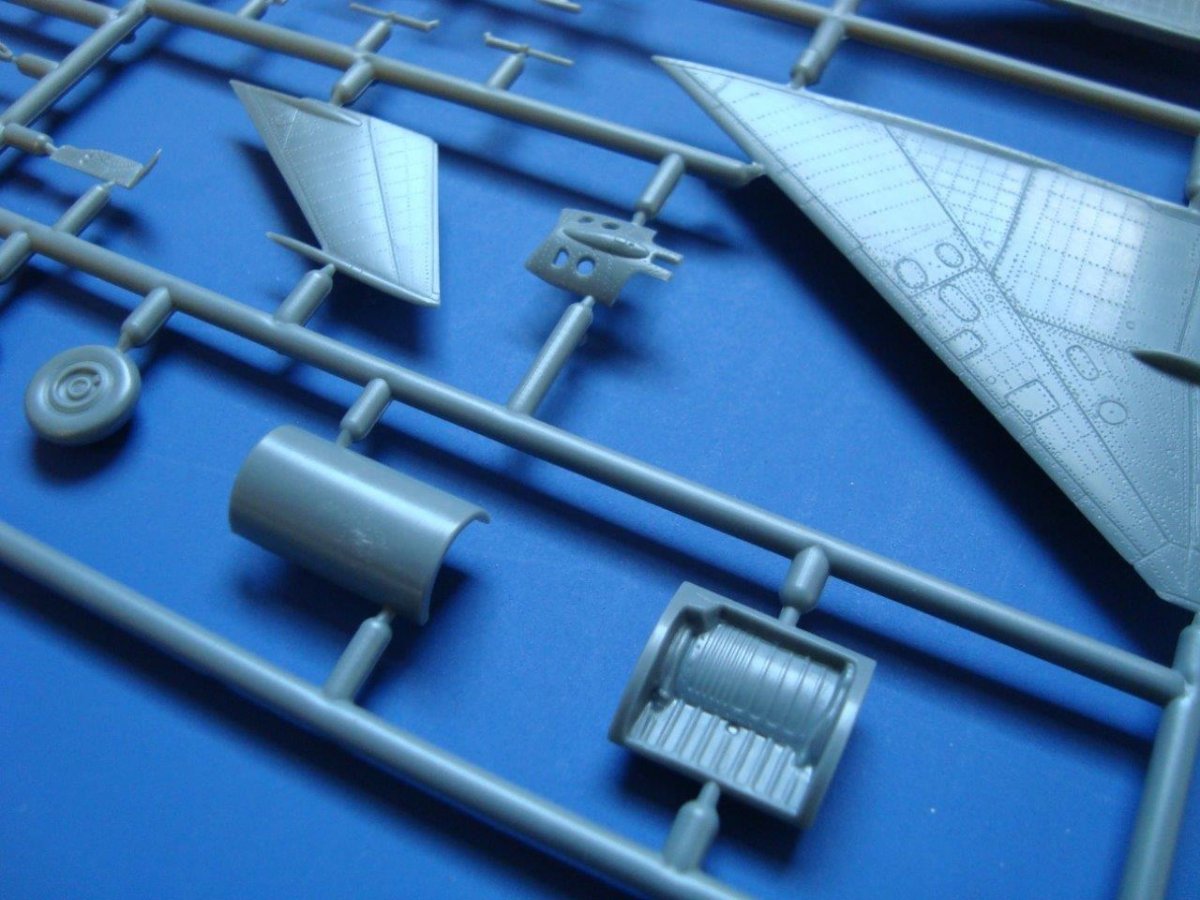 Kozavody Prostejov KPM0102 MiG-21 BIS Fishbed Part II. 1/72 – imagen 4