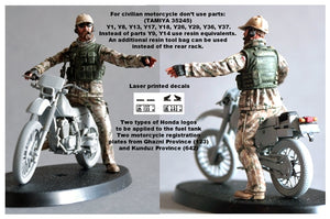 Toro Model 35F136 Żołnierz Na Motocyklu - PKW Afganistan - Figurka Wraz Z Kalkomanią Do Zestawu TAMIYA 35245 1/35