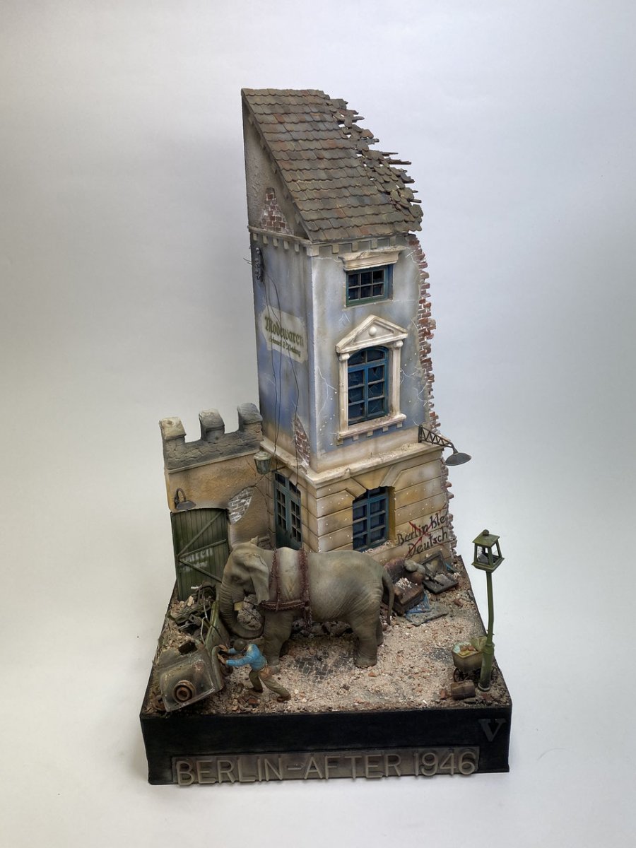 RT-Diorama 35025 Diorama-Base: German Town House 1/35 – immagine 3