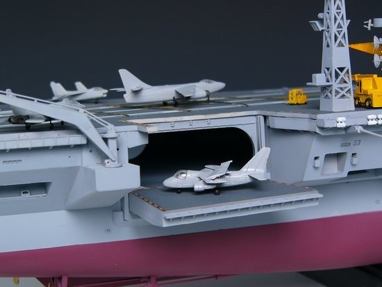 Trumpeter 05605 US CVN-68 Nimitz porte-avions 1975 (1/350) – image 9