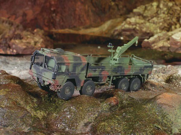 Revell 03172 LKW 10t. mil gl (8x8 Truck) 1/72 – Bild 2