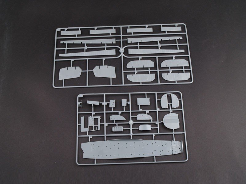 Trumpeter 02829 C-48C Skytrain Transport Aircraft 1/48 – immagine 3