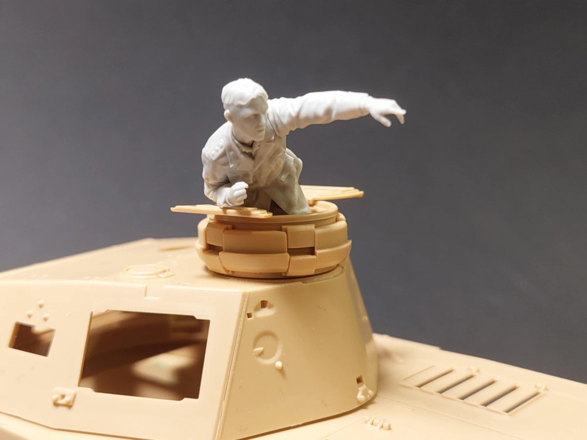 Panzer Art FI35-250 DAK Pz.lll/IV tank commander 1/35 – image 3