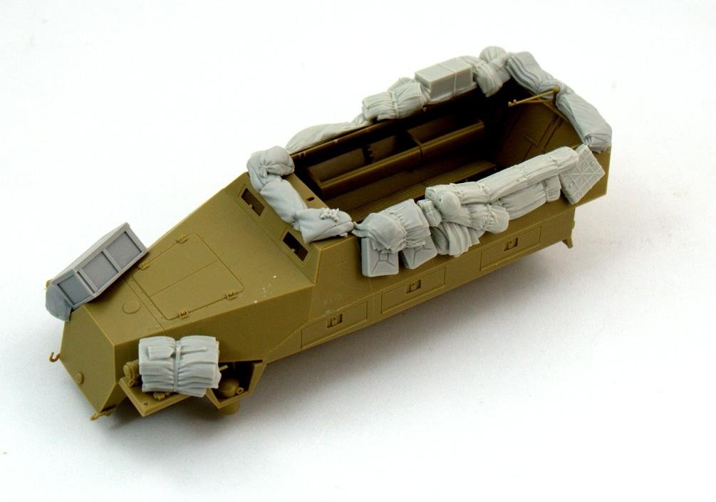 Panzer Art RE35-478 Stowage set for Sd.Kfz 251 Ausf D 1/35 – immagine 3