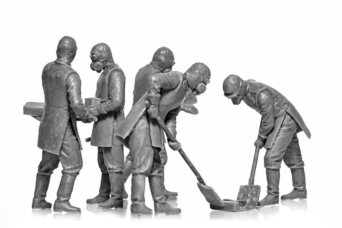 ICM 35903 Chernobyl 3. Rubble cleaners (5 figures) 1/35 – Bild 4