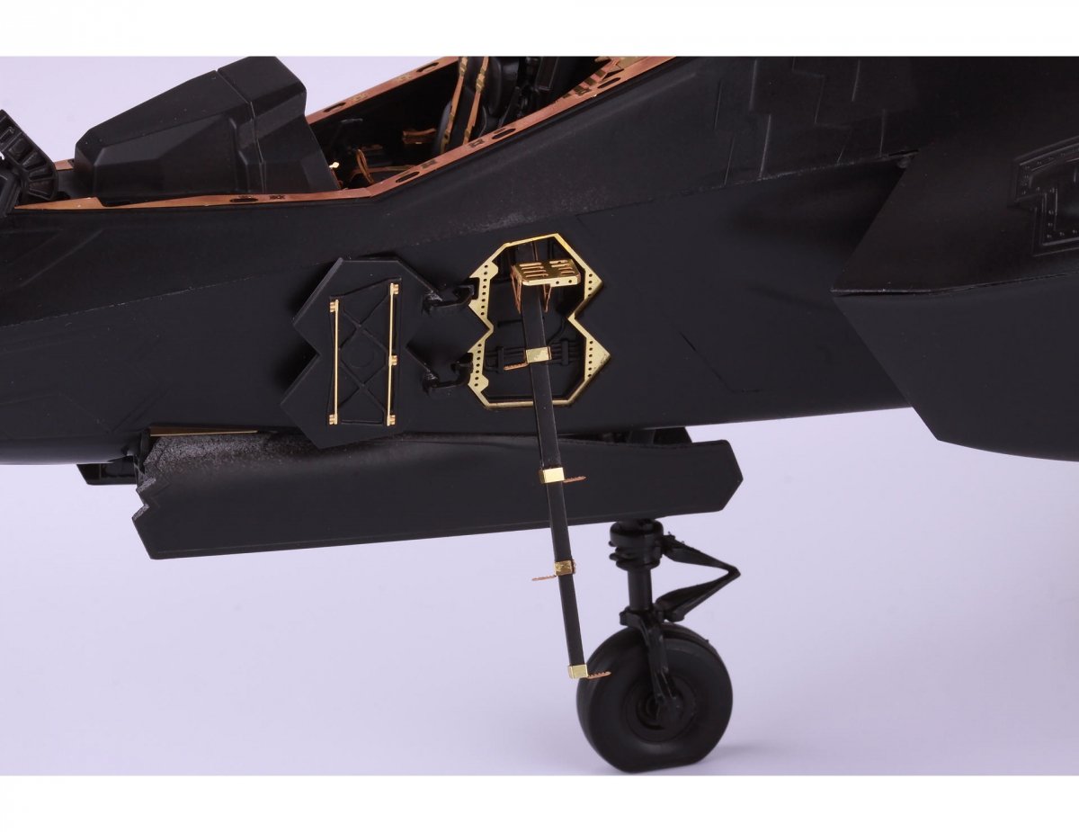 Eduard 32405 F-35A wheel bays &amp;amp; bomb bays F-35A wheel bays &amp;amp; bomb bays ITALERI 1/32 – imagen 2