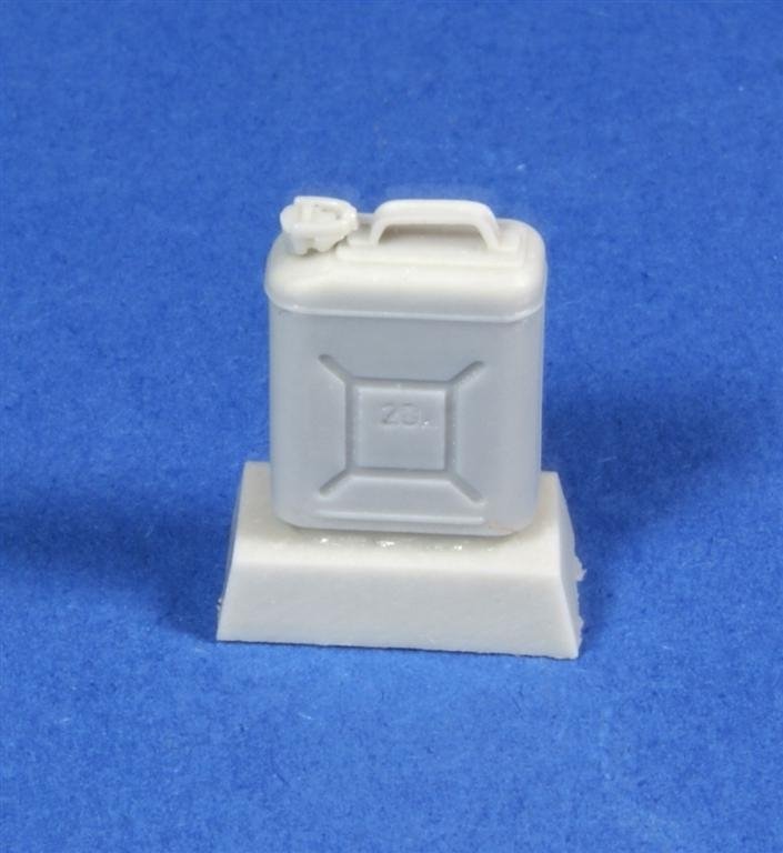 Panzer Art RE35-186 WWII 20l Soviet Army canisters 1/35