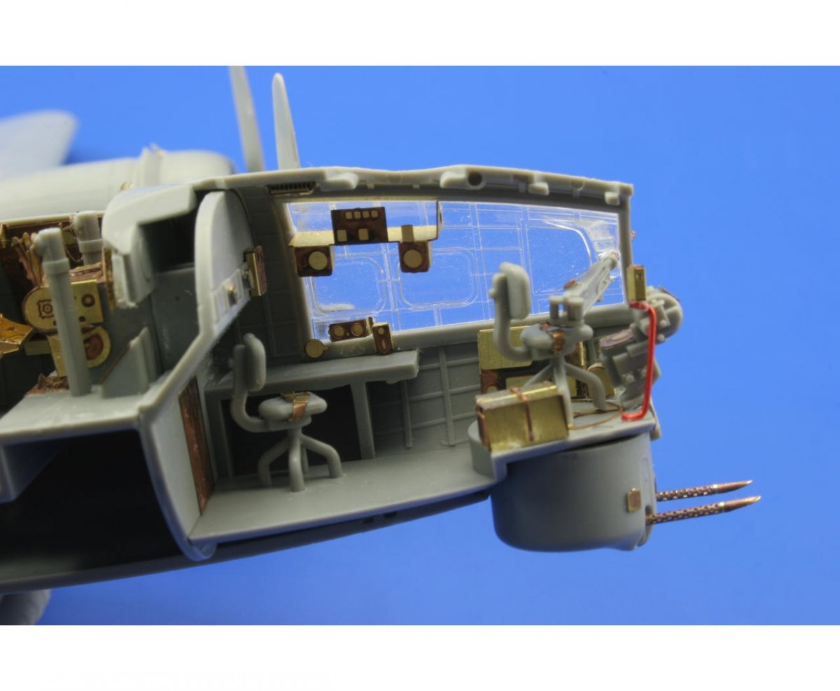 Eduard 73382 B-17G front interior 1/72 REVELL – immagine 4