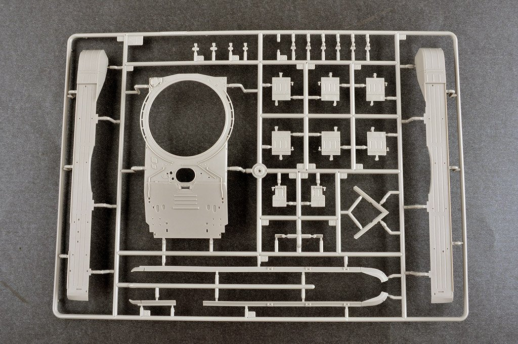 Trumpeter 09601 Soviet Obj.172 T-72 Ural 1/35 – image 6