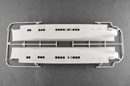Trumpeter 05369 USS CVE-26 Sangamon 1/350 – image 5