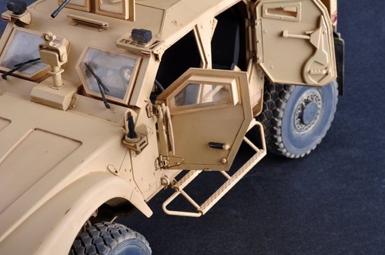Trumpeter 00930 US M-ATV MRAP 1/16 – immagine 12