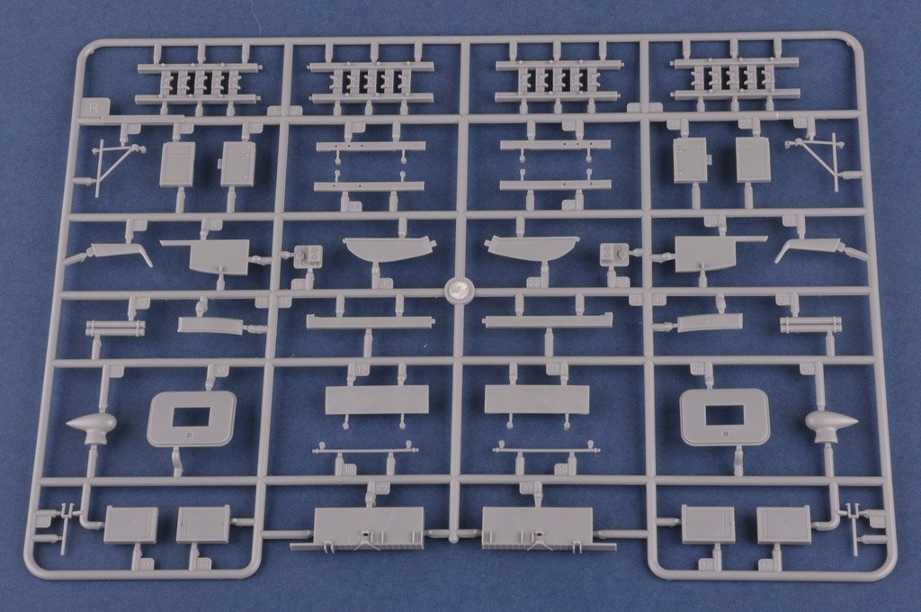 Hobby Boss 83211 B-24J Liberator 1/32 – image 23