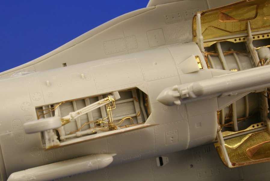 Train d&amp;#39;atterrissage Eduard 49390 F-16CJ Block 50 au 1/48 Tamiya – image 3