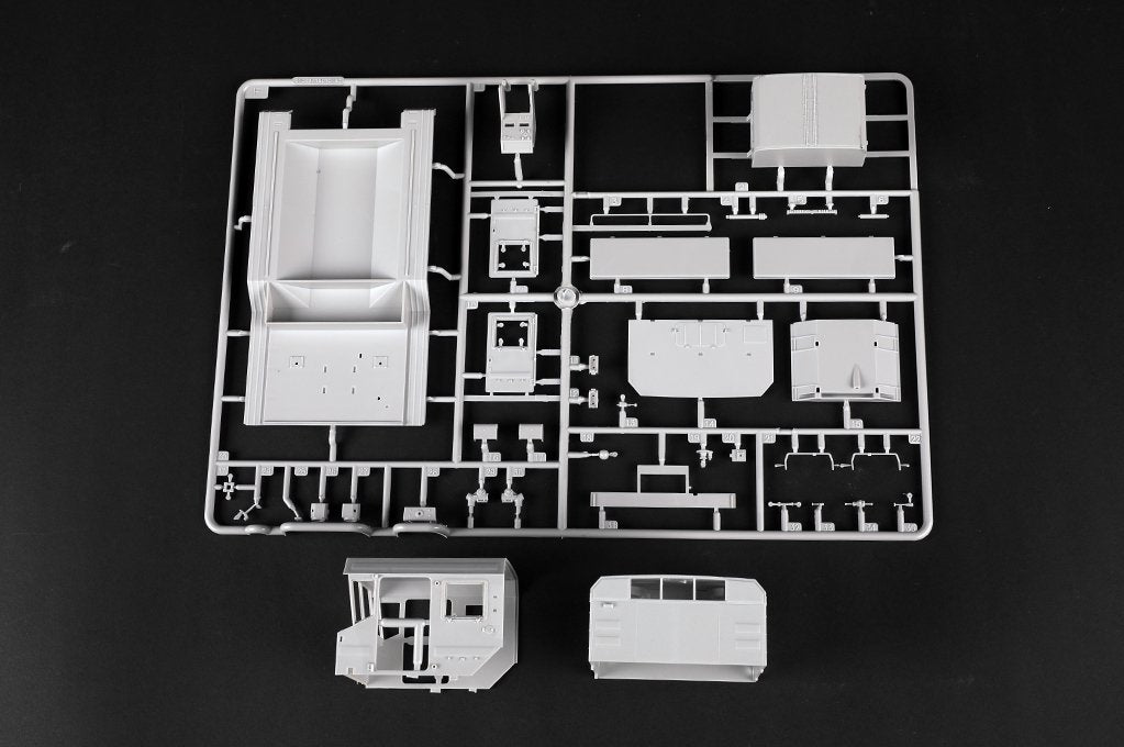 Trumpeter 01090 KZKT-74282 Heavy Tractor 1/35 – imagen 9
