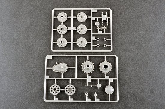 Trumpeter 09590 Soviet T-100 Heavy Tank 1/35 – Bild 8
