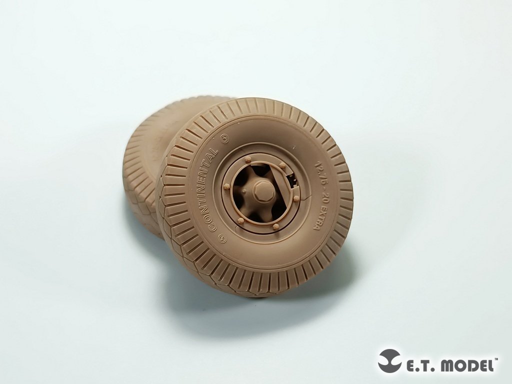 E.T. Model P35-062 WWII German Sd.Kfz.9 18t FAMO Sagged front wheels and Workable Track 1/35 – Bild 6