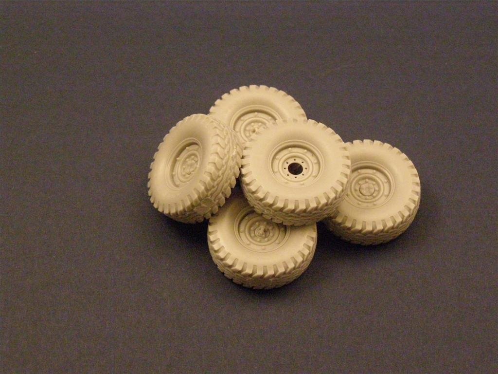 Roues de route Panzer Art RE35-075 avec roue de secours pour HUMVEE 1/35