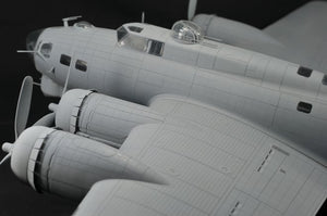 HK Models 01E04 B-17 Flying Fortress F and G 1/32 – immagine 9
