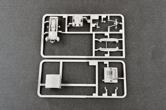 Trumpeter 07111 Russian ChTZ S-65 Tractor with Cab 1/72 – Bild 3