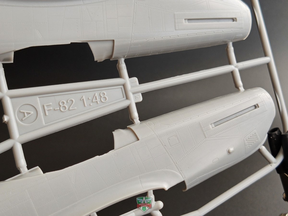 Modelsvit 4818 F-82F/G Twin Mustang 1/48 – image 8