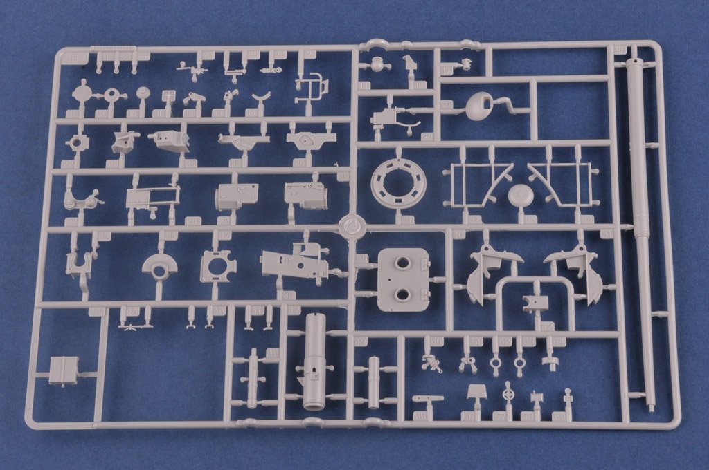Hobby Boss 84533 Pz.Kpfw.VI Sd.Kfz.182 Tiger II (Henschel July-1945 Production) 1/35 – Bild 8