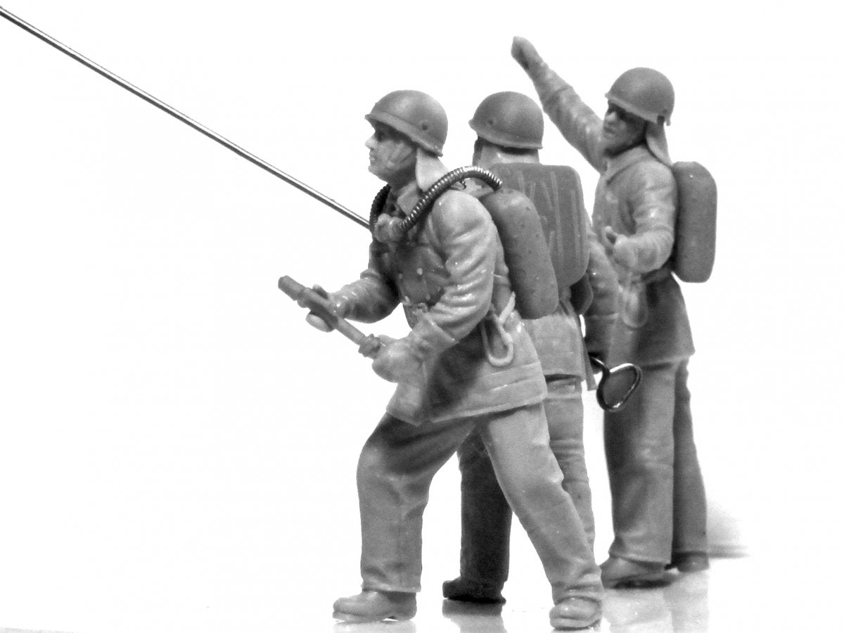 ICM 35623 Soviet Firemen (1980&amp;#39;s) 1/35 – Bild 2