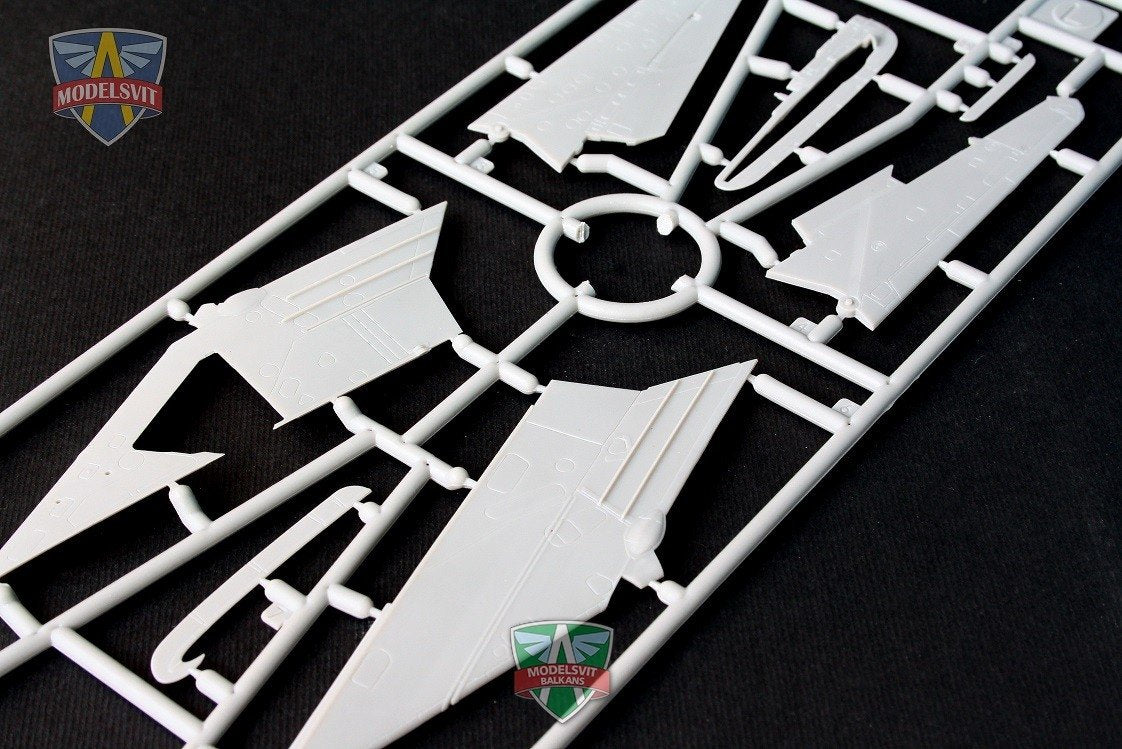 Modelsvit 72051 Su-22UM3K avion d&amp;#39;entraînement avancé biplace (version export) 1/72 – image 6