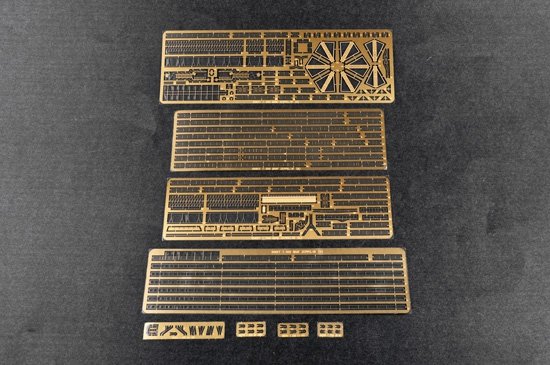 Trumpeter 05628 German Navy Aircraft Carrier DKM Peter Strasser 1/350 – zdjęcie 4