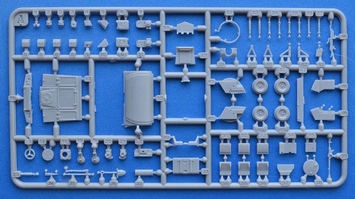 ACE 72420 VBL (Light Armored Vehicle) short chassie 7.62 MG 1/72 – image 2