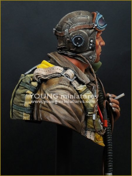 Young Miniatures YM1856 Pilote de chasse USAAF 1944 1/10 – image 7