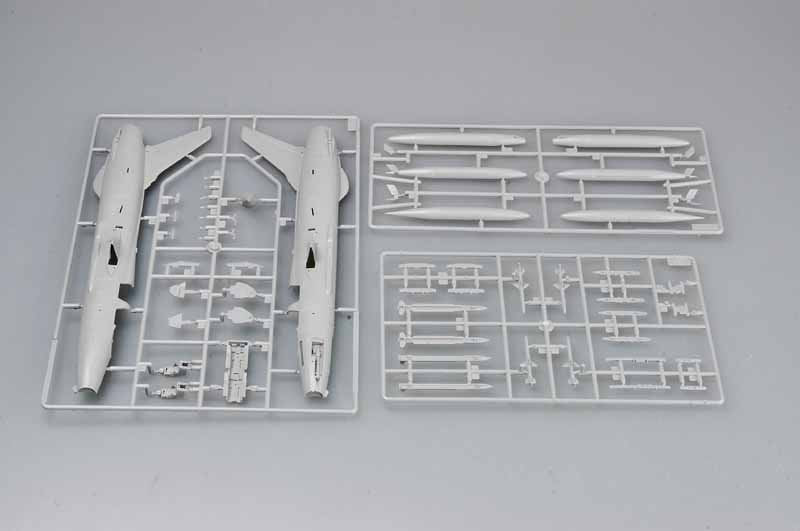 Trumpeter 01618 F-105G THUNDERCHIEF 1/72 – immagine 6