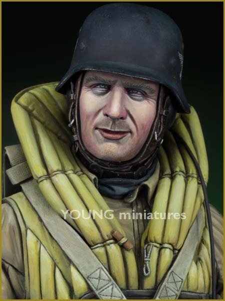 Young Miniatures YM1833 Luftwaffe Bomber Crewman, 1940 1/10 – immagine 8
