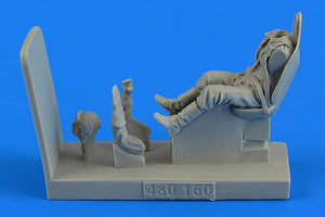Aerobonus 480160 Soviet Fighter Pilot with seat for I-153 1/48 ICM