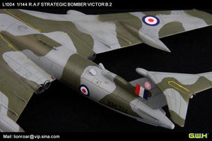 Lion Roar L1004 RAF Strategic Bomber VICTOR B2 1/144 – image 6