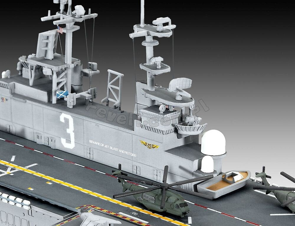 Revell 05178 Assault Carrier USS WASP CLASS 1/700 – image 3