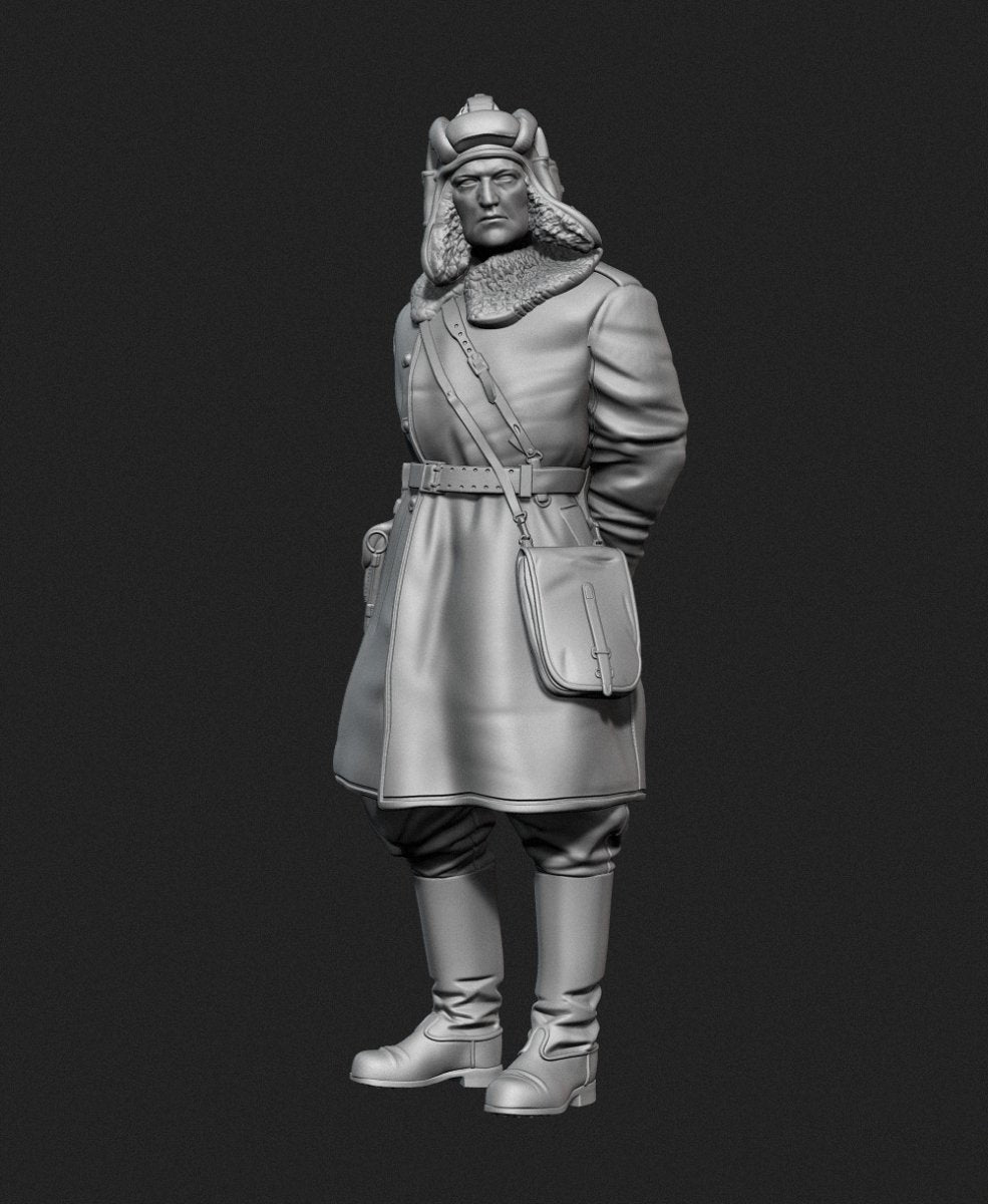 Panzer Art FI35-128 Soviet tank officer in sheepskin coat No.1 1/35 – image 2