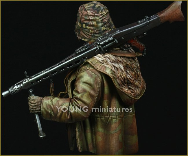 Young Miniatures YM1822 Waffen SS MG-42 Gunner Ardennes 1944 1/10 – immagine 3