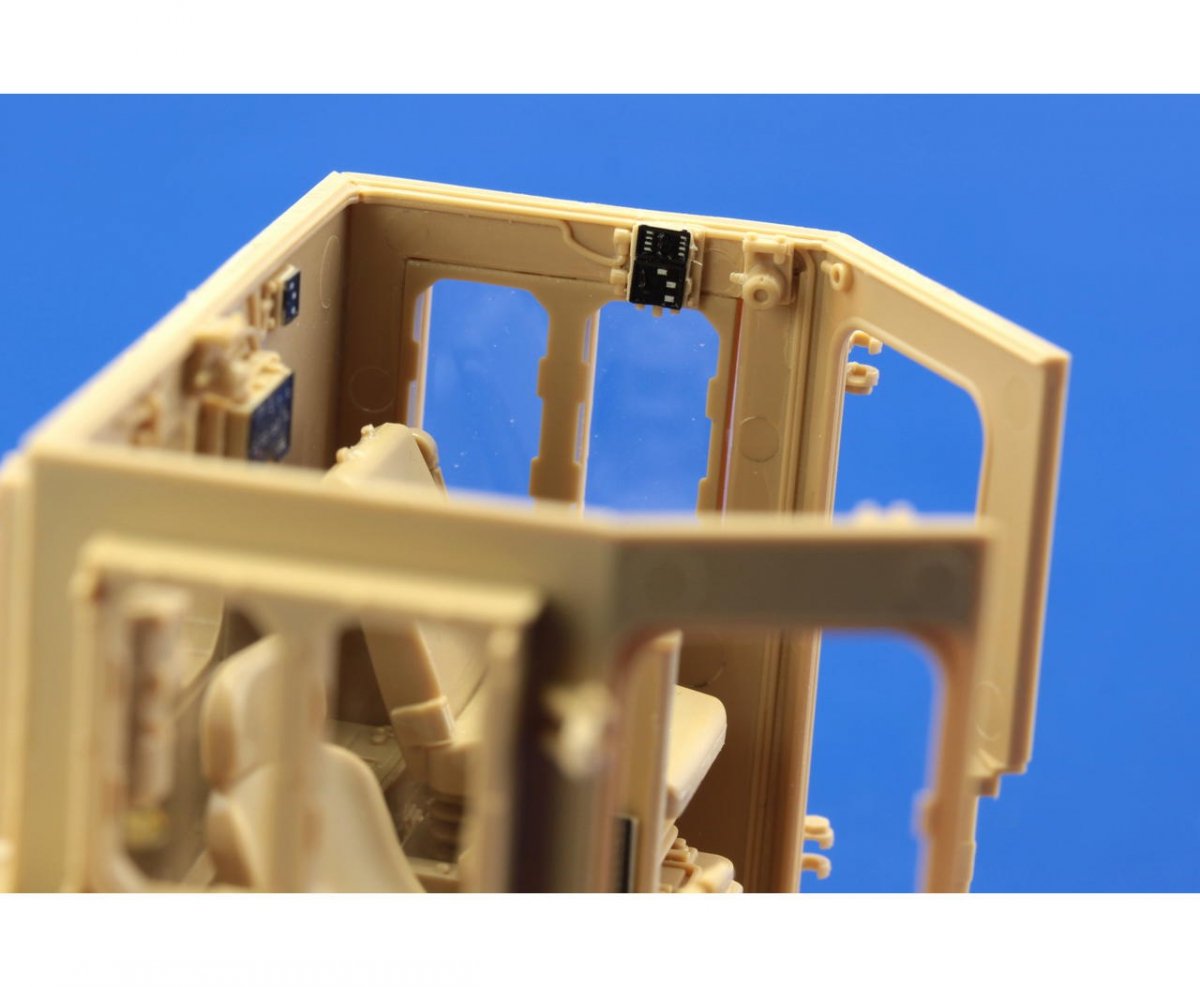 Eduard 36268 Doobi Bulldozer interior - color 1/35 Meng – image 10