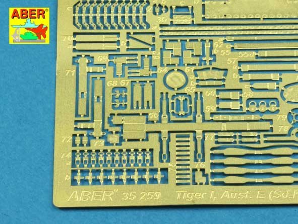Aber 35259 Sd.Kfz.18 Pz.Kpfw.VI Ausf.E Tiger I (s.PzAbt. 501 in Tunisia) 1/35 – immagine 8
